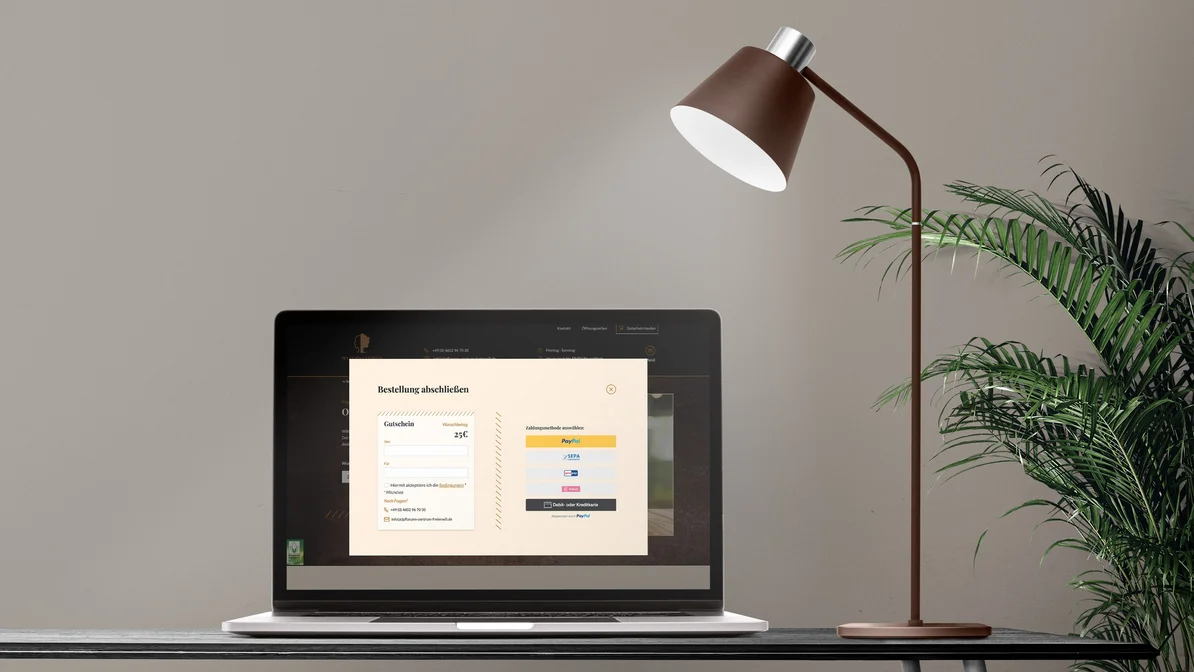 Case PCF Laptop Mockup Tisch 